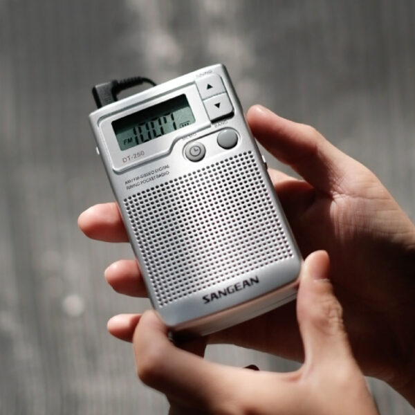 DT-250 디지털 휴대용 라디오